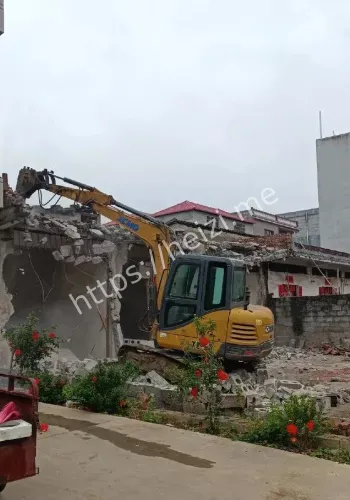 丰台拆违后清出20吨渣土